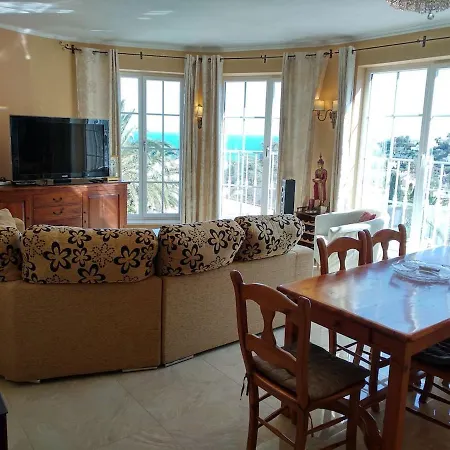 Upstairs Belucra Apartament