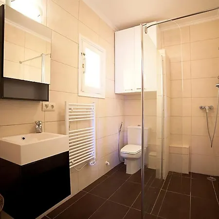 Upstairs Belucra Apartament